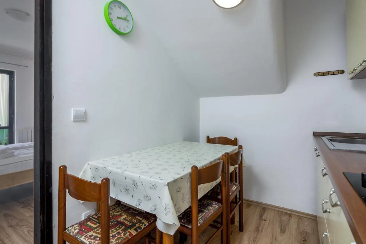 Apartments With A Parking Space Pjescana Uvala, Pula - 7349